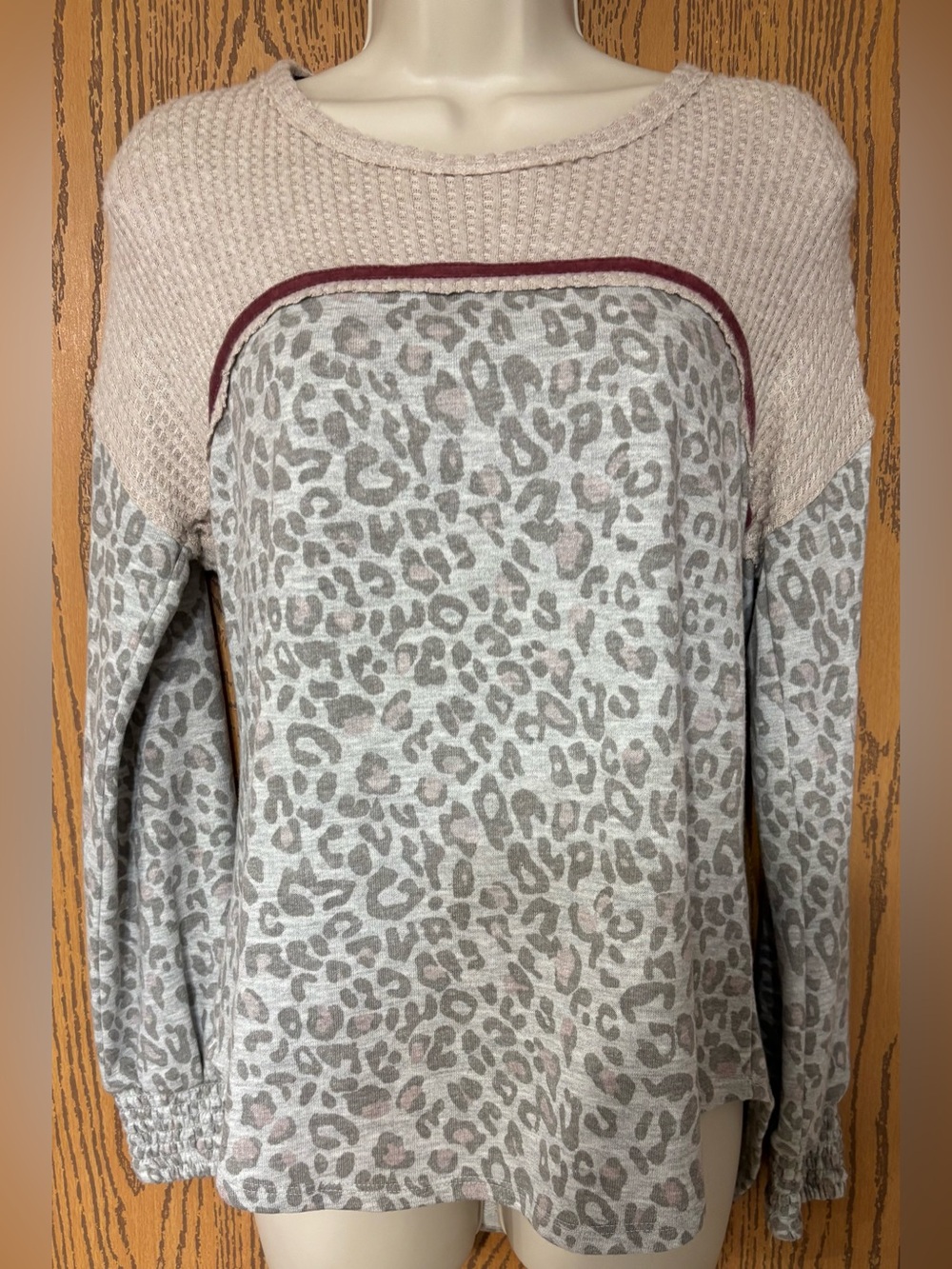 Knox Rose Light Gray Leopard Print Sweater with Pink Trim